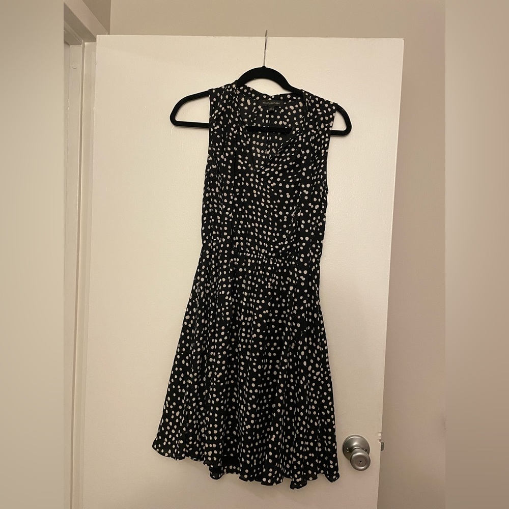 Banana republic size XS. Ran a little big.